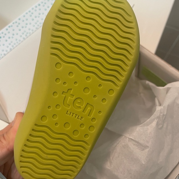 NIB ten little toddler White and Yellow Shoes - Picture 2 of 3